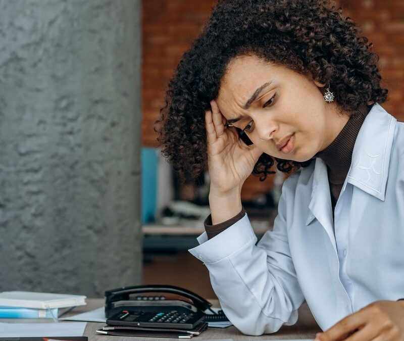Estrés laboral: qué es, síntomas y cómo reducirlo